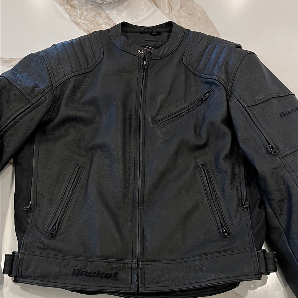VGUC Mens Joe Rocket leather motorcycle jacket with shoulder and arm protection
